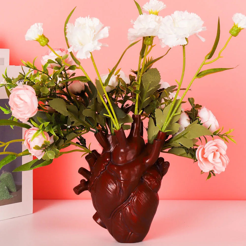 Heart Art Vase – Unique Resin Sculpture for Flowers & Home Decoration